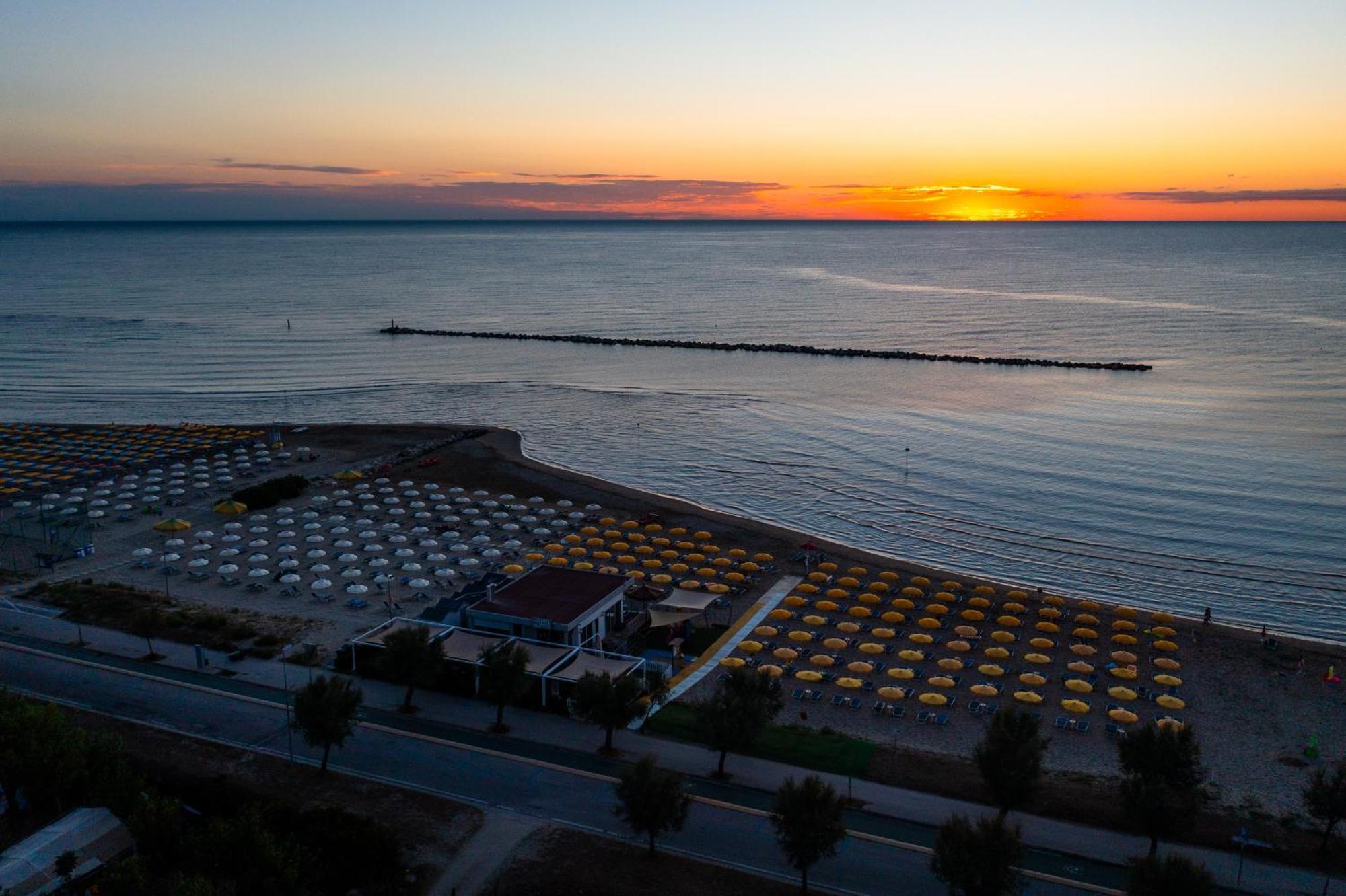 Hotel Holiday Martinsicuro Dış mekan fotoğraf
