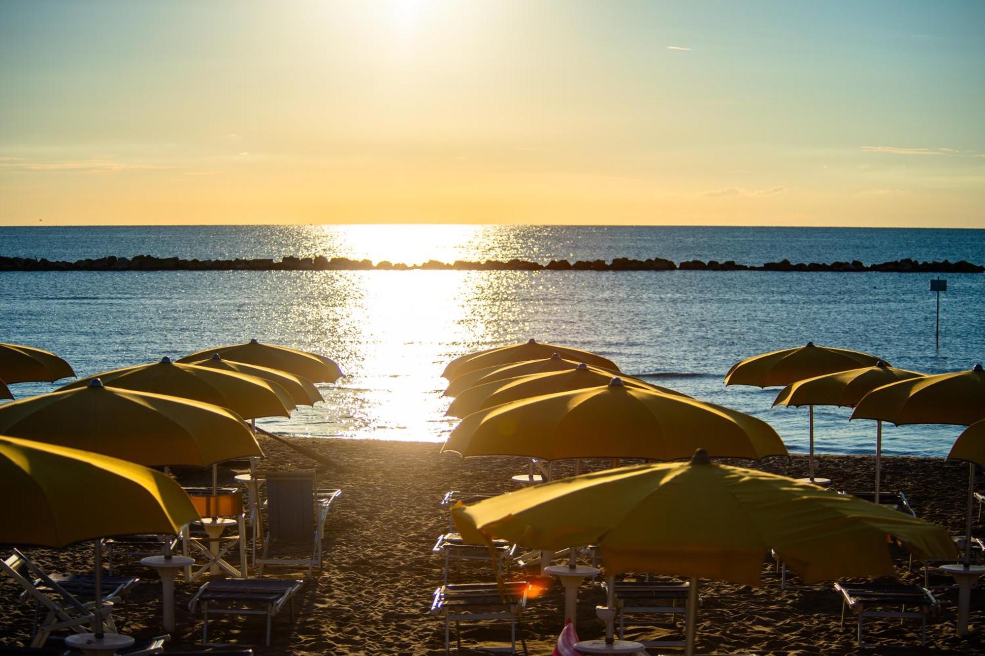 Hotel Holiday Martinsicuro Dış mekan fotoğraf