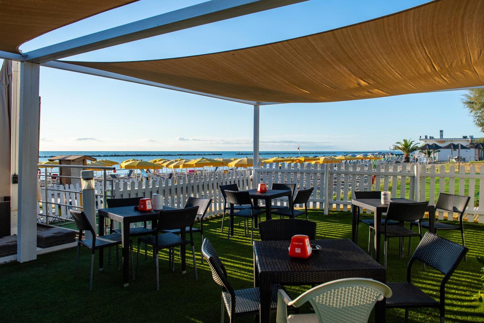 Hotel Holiday Martinsicuro Dış mekan fotoğraf