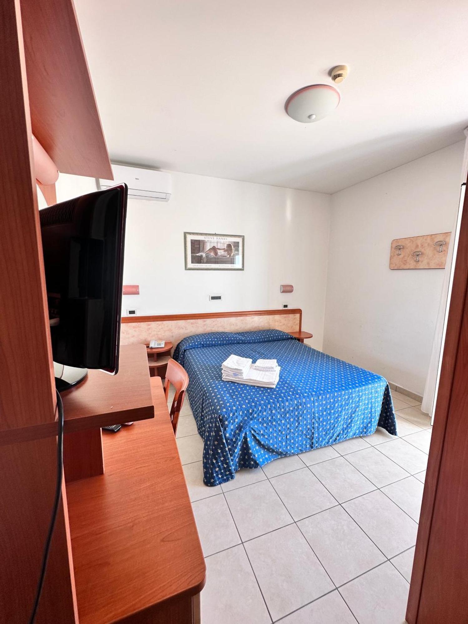 Hotel Holiday Martinsicuro Oda fotoğraf