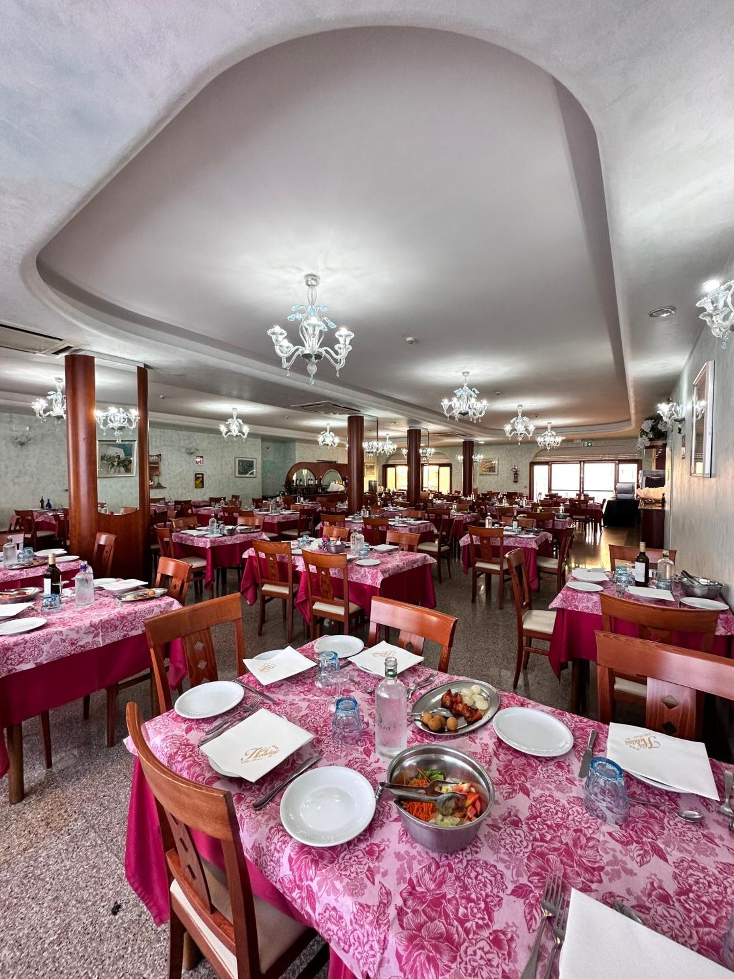 Hotel Holiday Martinsicuro Dış mekan fotoğraf