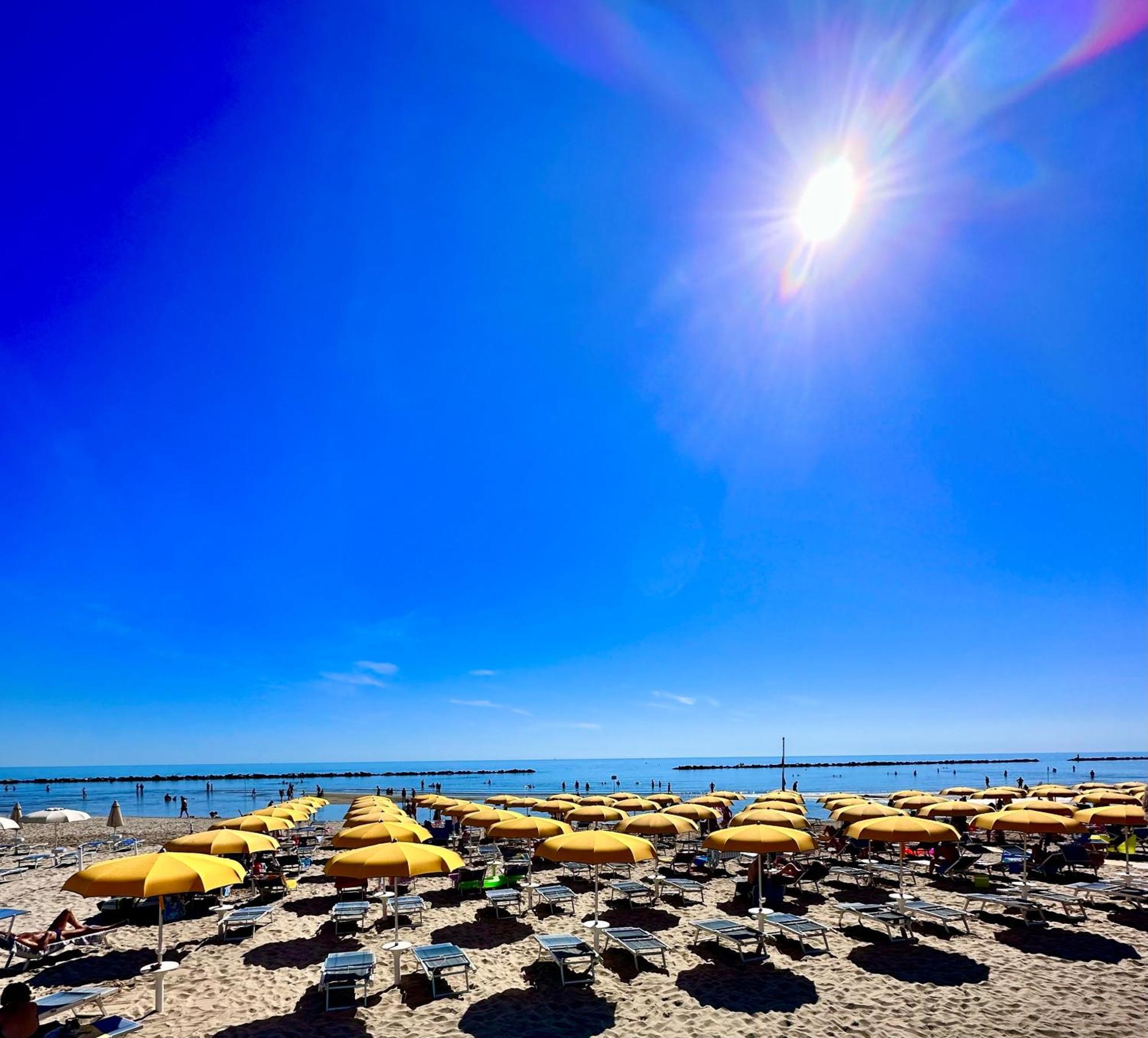 Hotel Holiday Martinsicuro Dış mekan fotoğraf