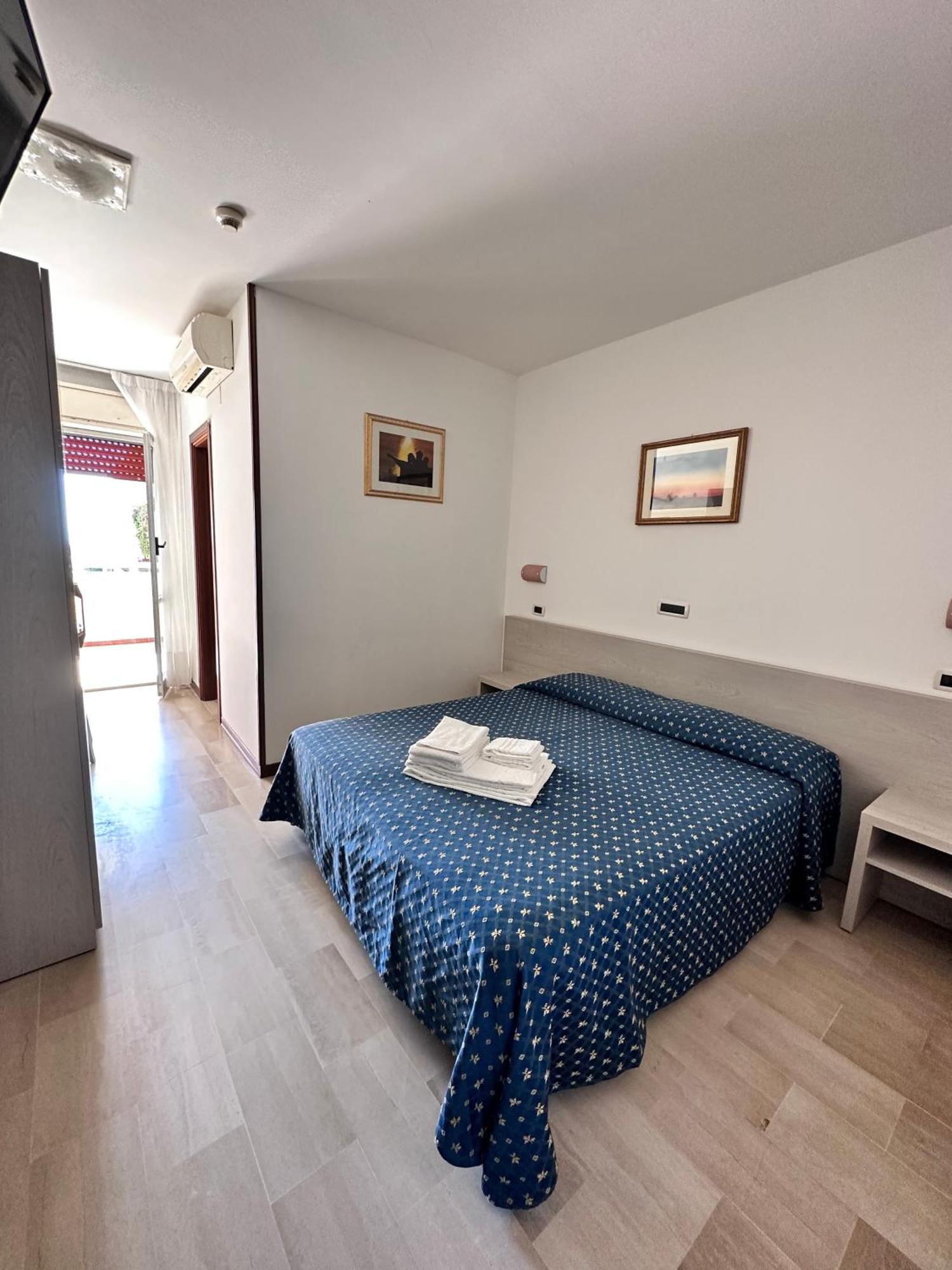 Hotel Holiday Martinsicuro Dış mekan fotoğraf