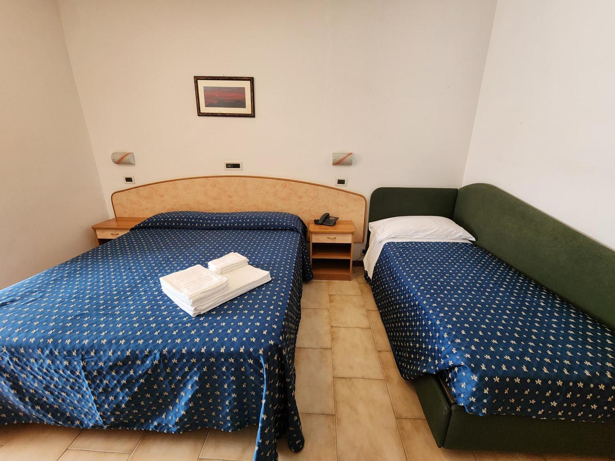 Hotel Holiday Martinsicuro Oda fotoğraf