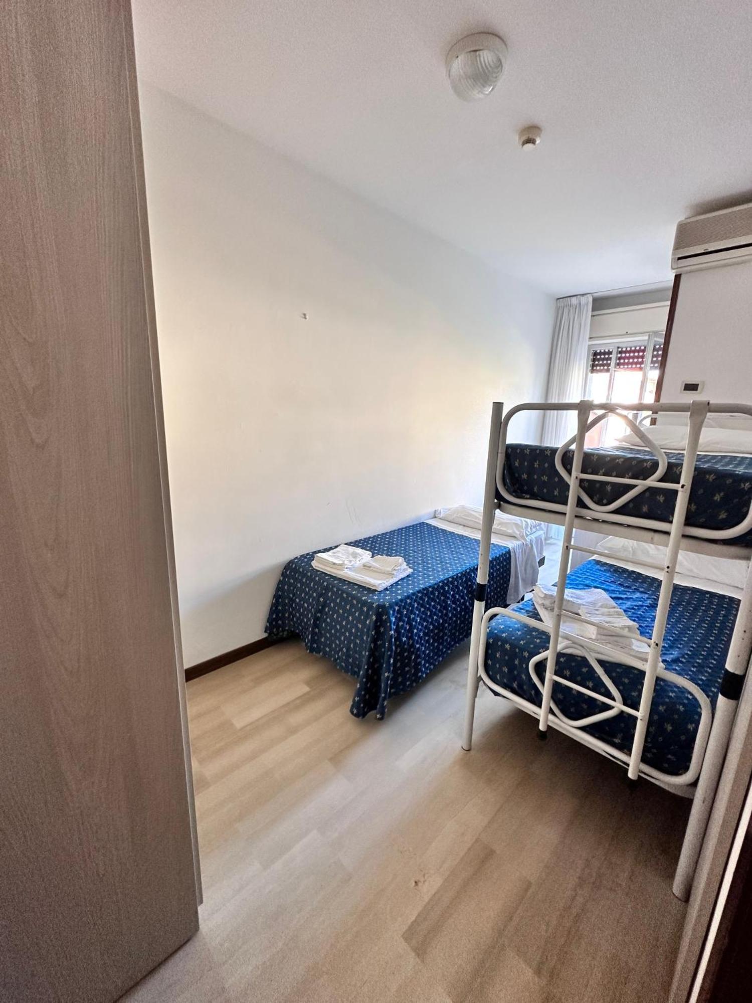 Hotel Holiday Martinsicuro Dış mekan fotoğraf