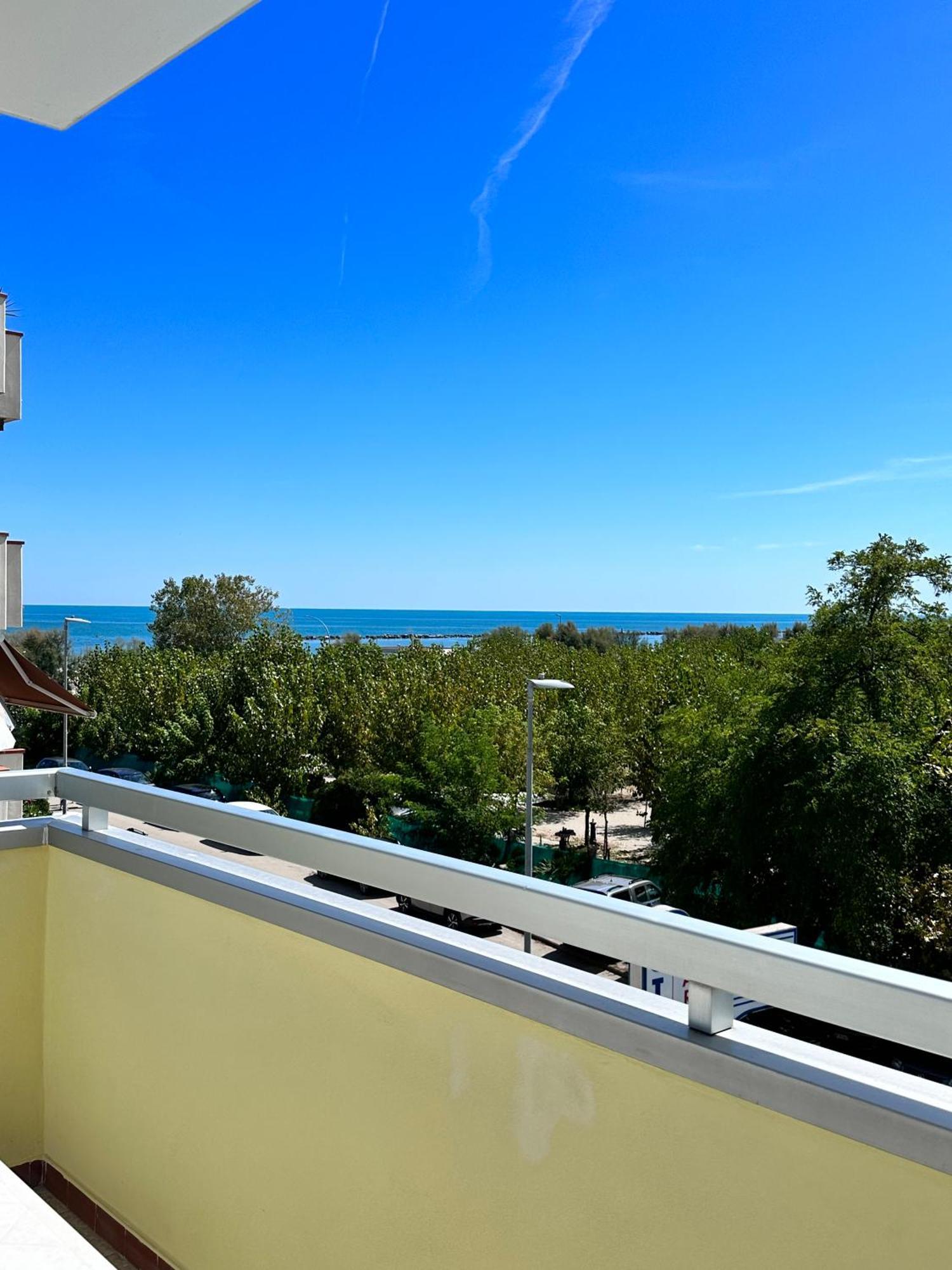 Hotel Holiday Martinsicuro Dış mekan fotoğraf